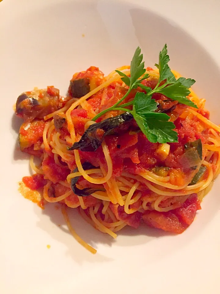 Snapdishの料理写真:ベーコンとグリル野菜のトマトソースパスタ🍝🍅|まみりんごさん