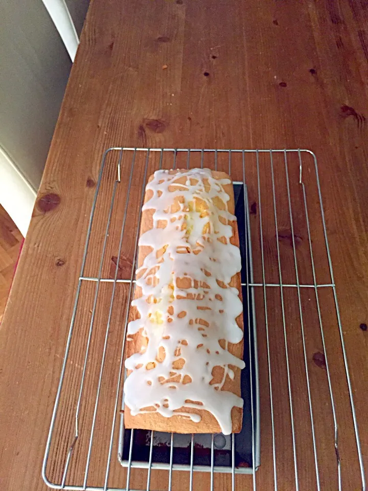 Lemon drizzle cake|Aaron Bantonさん