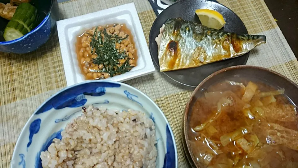 サバ塩焼き＆納豆＆キャベツの味噌汁|まぐろさん