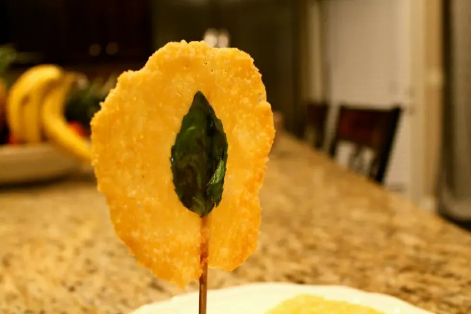 Vegetarian Parmesan Basil Cheese Lollipops.  #vegetarian #vegetarianfood#parmesan#healthyliving#basil
#cheese#herbs#foodonIG #Foodphotography #flavor#exercise#h|lisaさん