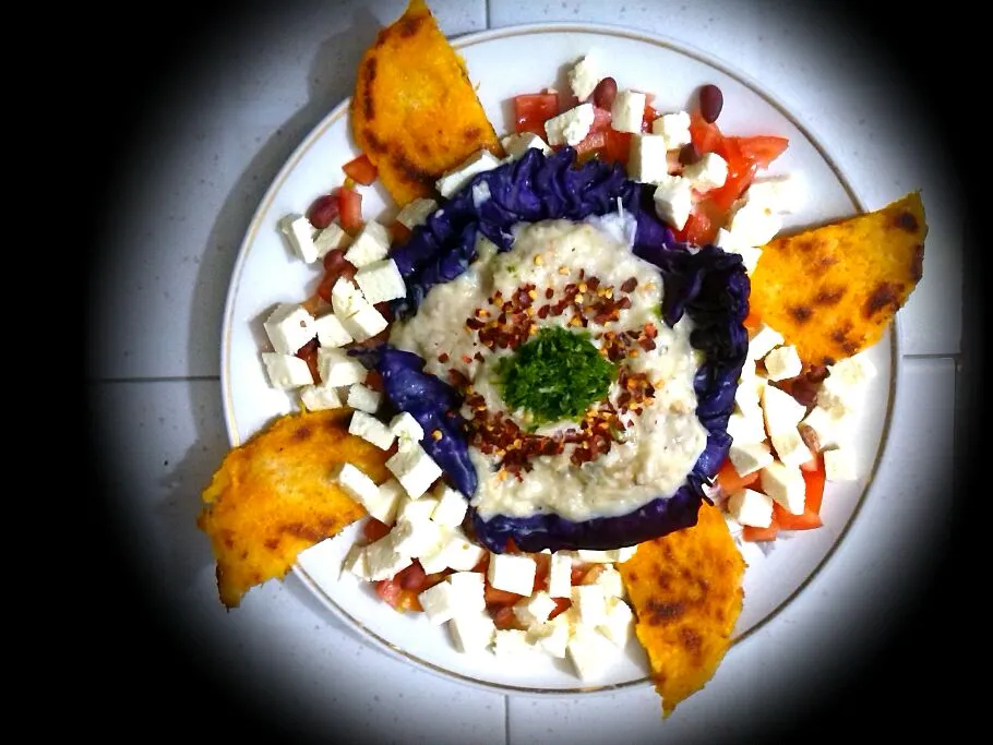 Humus de berejena con pan pita de zanahoria.|Sergio Sanchezさん