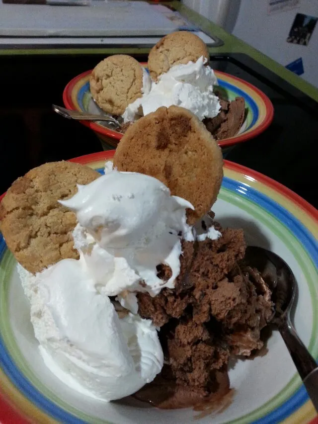 ice cream sundaes for my kIds.|Polly Gelfusoさん