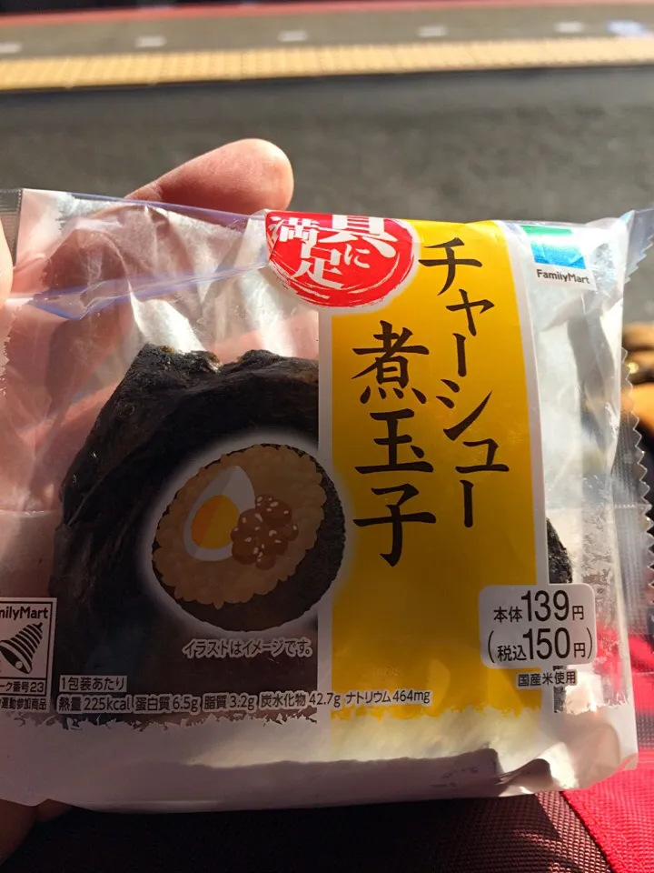 Snapdishの料理写真:Waiting for the train!!... Rice ball|Nigel Nakadaさん