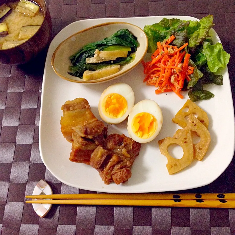 豚の角煮・煮卵・常備菜・お味噌汁(茄子)|Accaさん