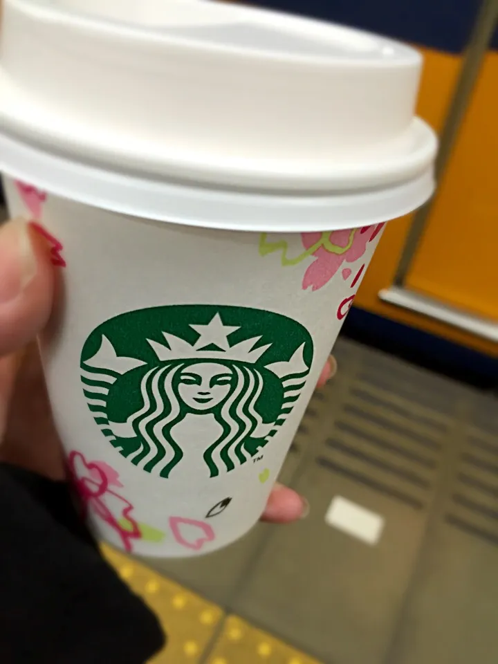 スタバの桜の季節(^o^)/大好き(*´ω｀*)|裕美さん