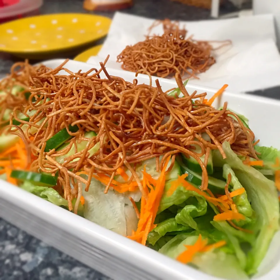 Snapdishの料理写真:Salad with crunchy fried  buckwheat noodles|Chibiko's Kitchenさん