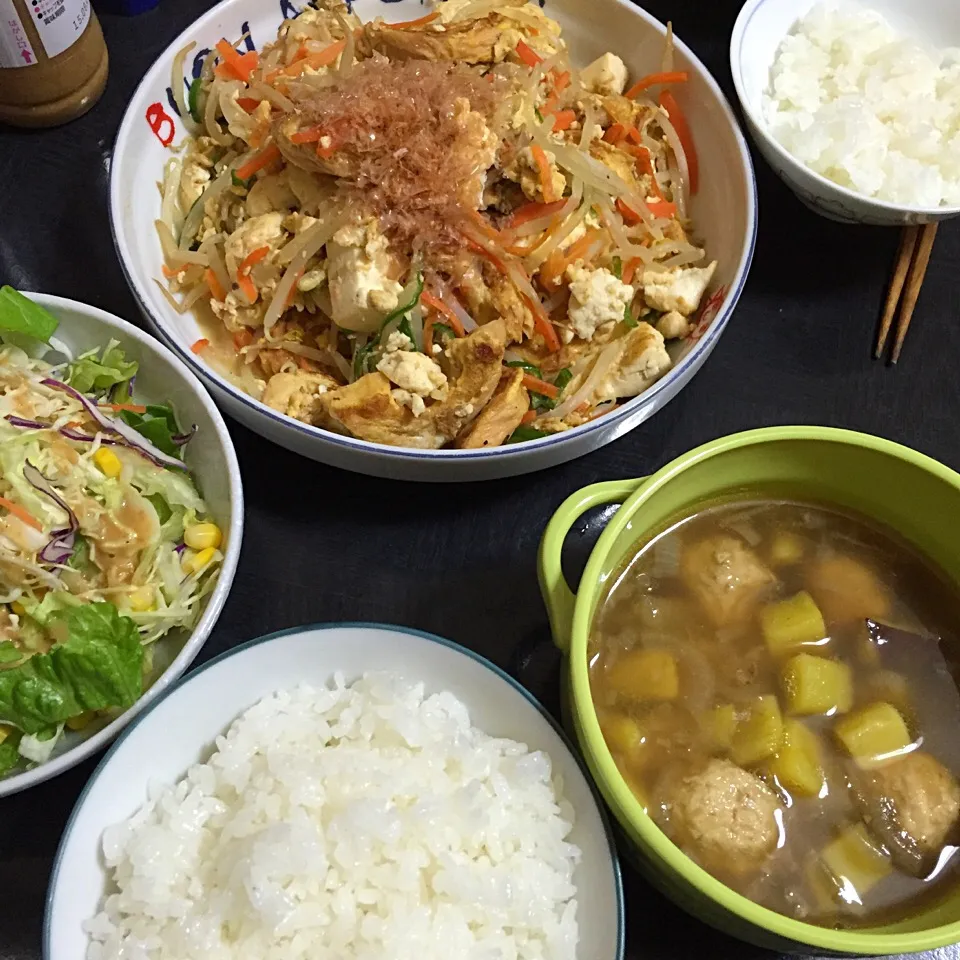 今日の晩ご飯は、フーチャンプルー、鶏団子とさつまいものスープ、簡単サラダ。|ゆえさん