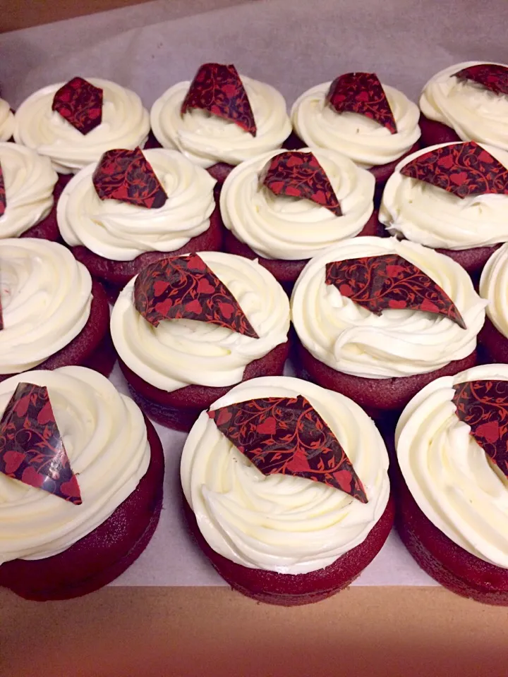 Red Velvet Cupcakes w/ cream cheese frosting|Milka Papricaさん