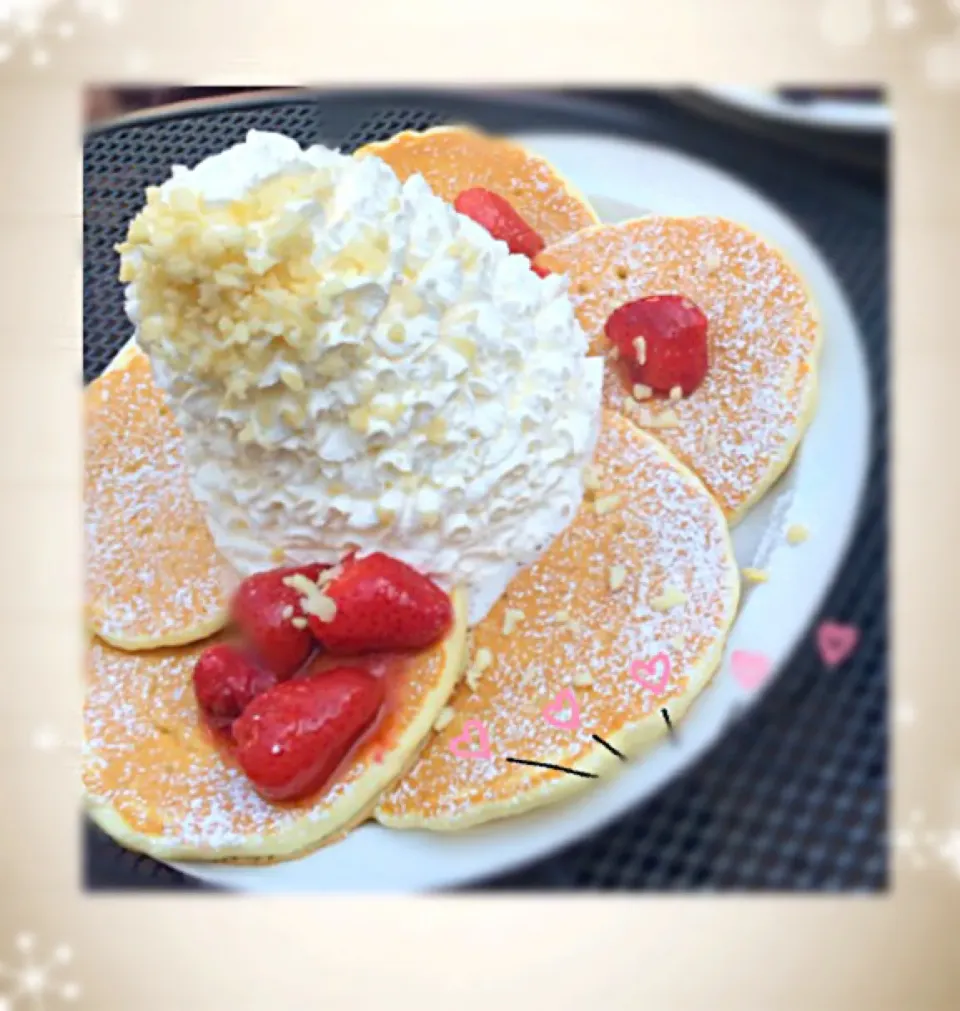 Snapdishの料理写真:ストロベリーパンケーキ🍓|nachannnさん