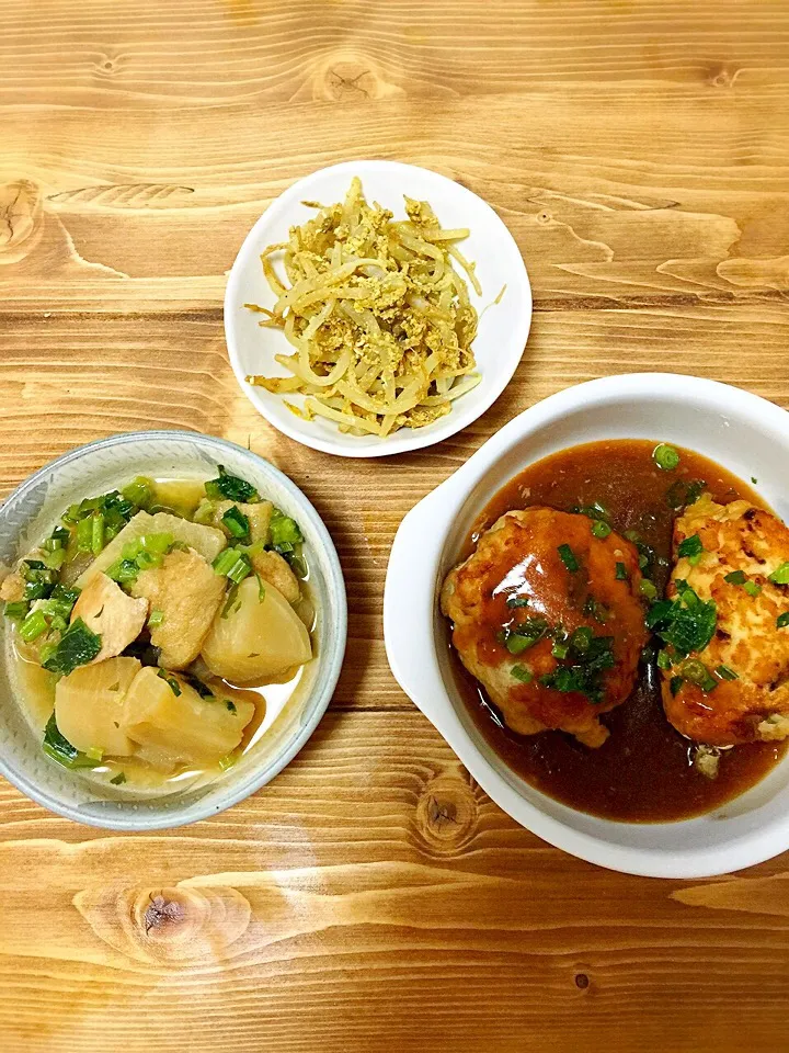 鳥肉ハンバーグ。大根と油揚げの煮物。もやしのカレー卵醤油炒め。|Reina Reinaさん