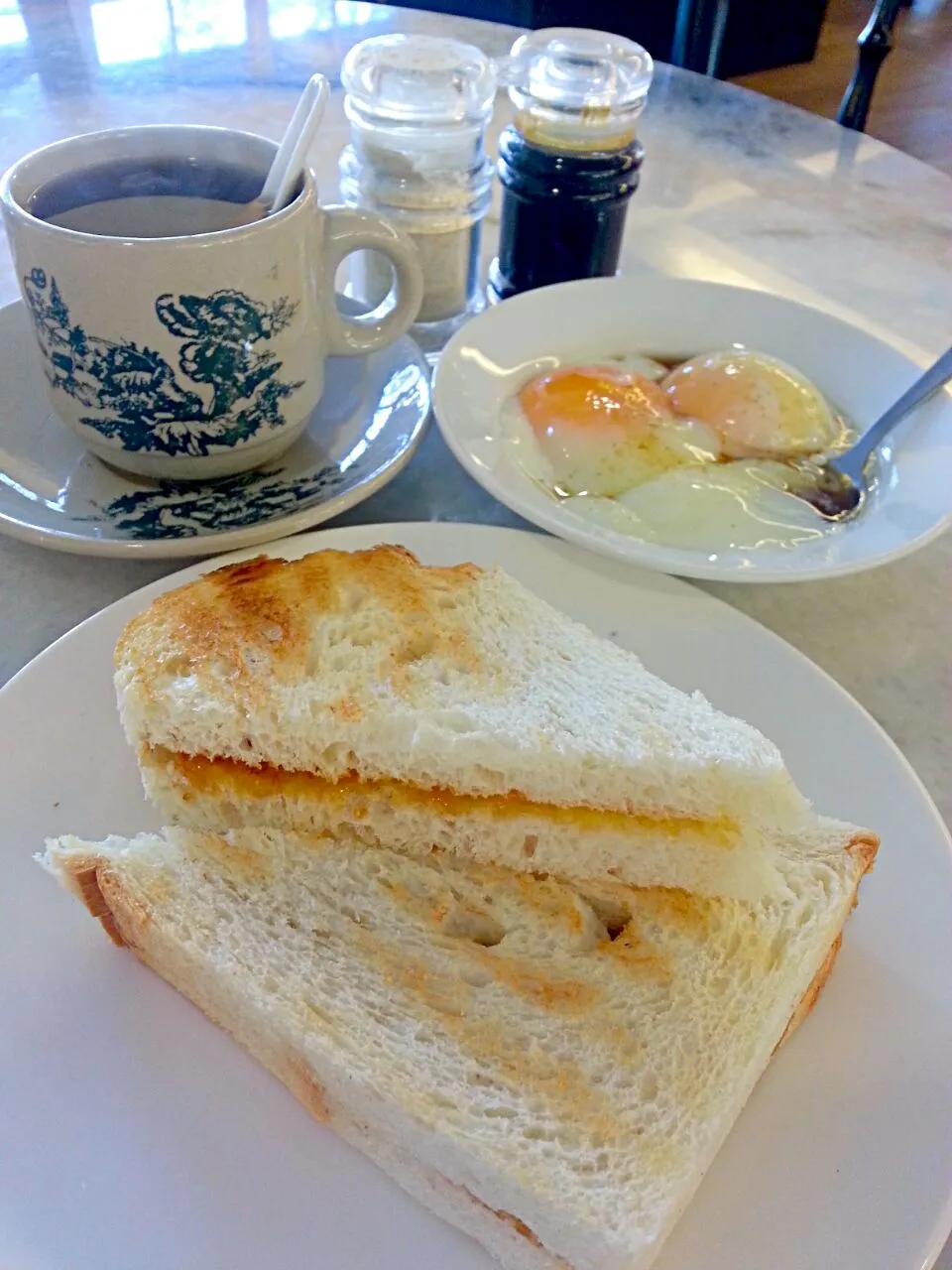 BREAKFAST half boiled egg 🍳 kaya jam butter toast 🍞 tea 'o' ☕|korinoさん