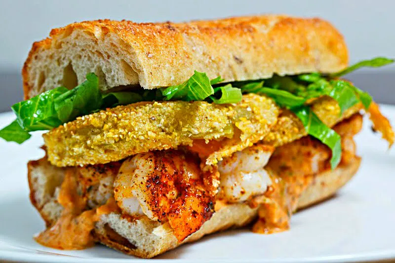 Snapdishの料理写真:💚💜💛Mardi Gras Time 💜 💚 💛 Fried Green Tomato and Shrimp PoBoy #Sandwich #Seafood #Vegetable #Lunch 🎭🎭🎭|Alisha GodsglamGirl Matthewsさん