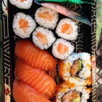 Snapdishの料理写真:Sushi|Julianne Ovieさん