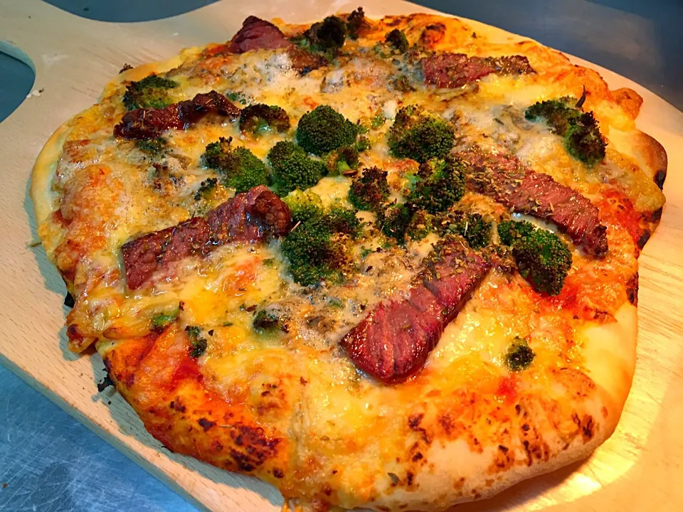 Steak , broccoli, blue cheese pizza|Michael Kohlさん