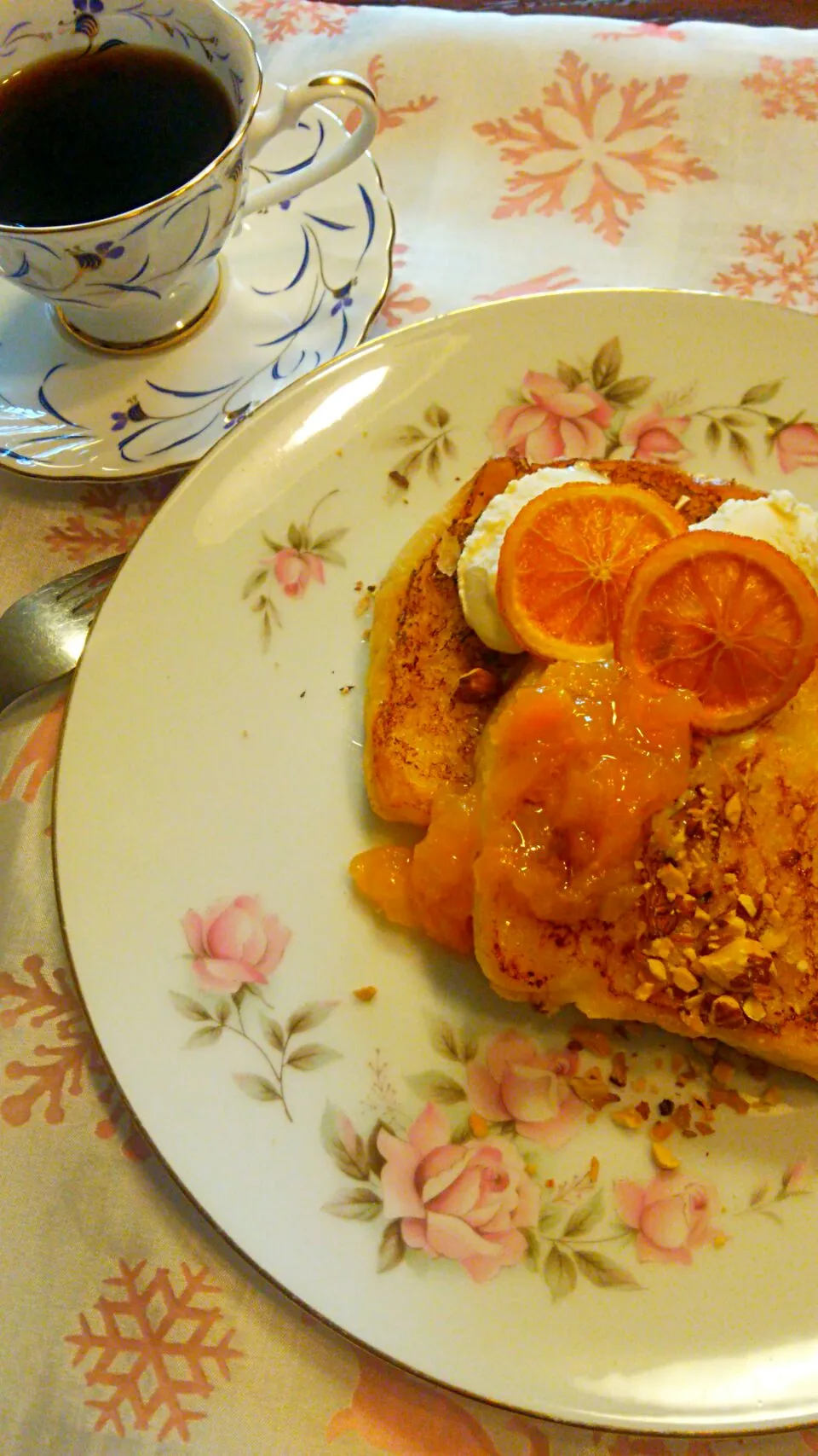 まちこ茶房からの贈り物。
自家焙煎コーヒーと酵母食パン❗

簡単オレンジ風味のフレンチトーストにしました。|あやさん