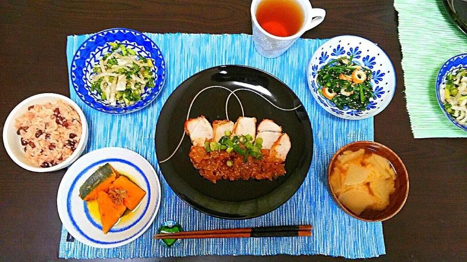 Snapdishの料理写真:塊豚ロースの蜂蜜漬けロースト&特におめでたくないけどお赤飯🍚w|pikyuさん