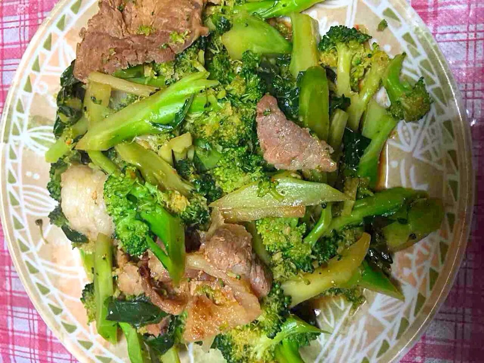 Stir fried brocolli and meat.|jans floraさん