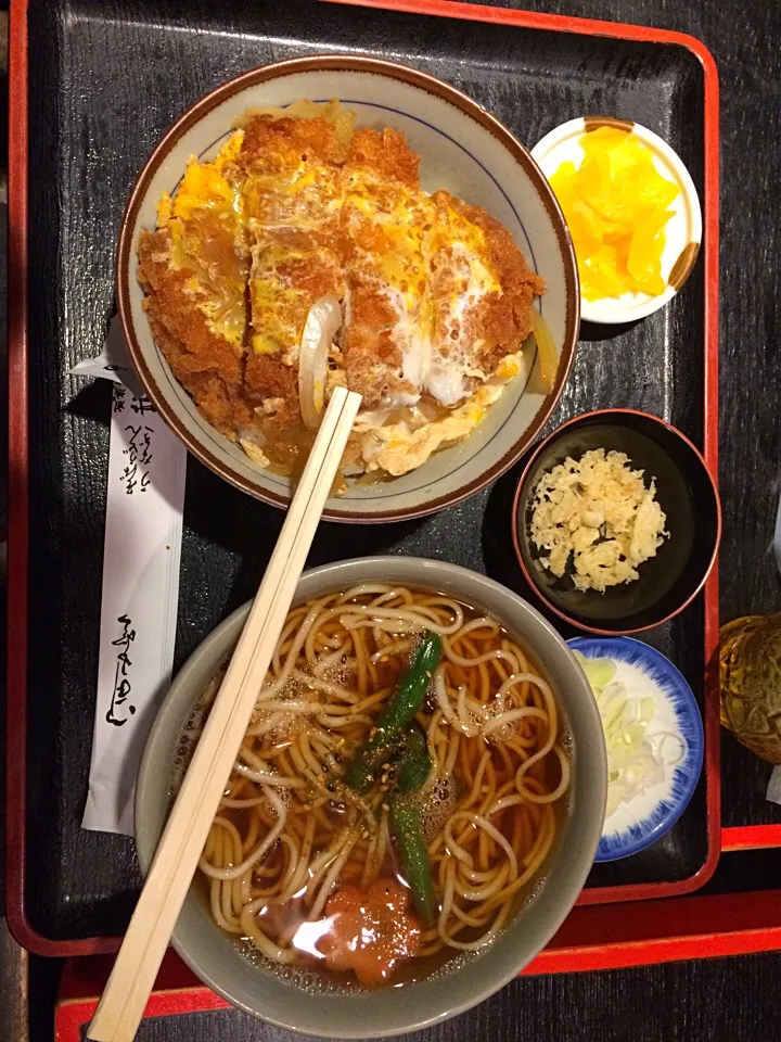 Snapdishの料理写真:蕎麦、カツ丼定食|takeさん