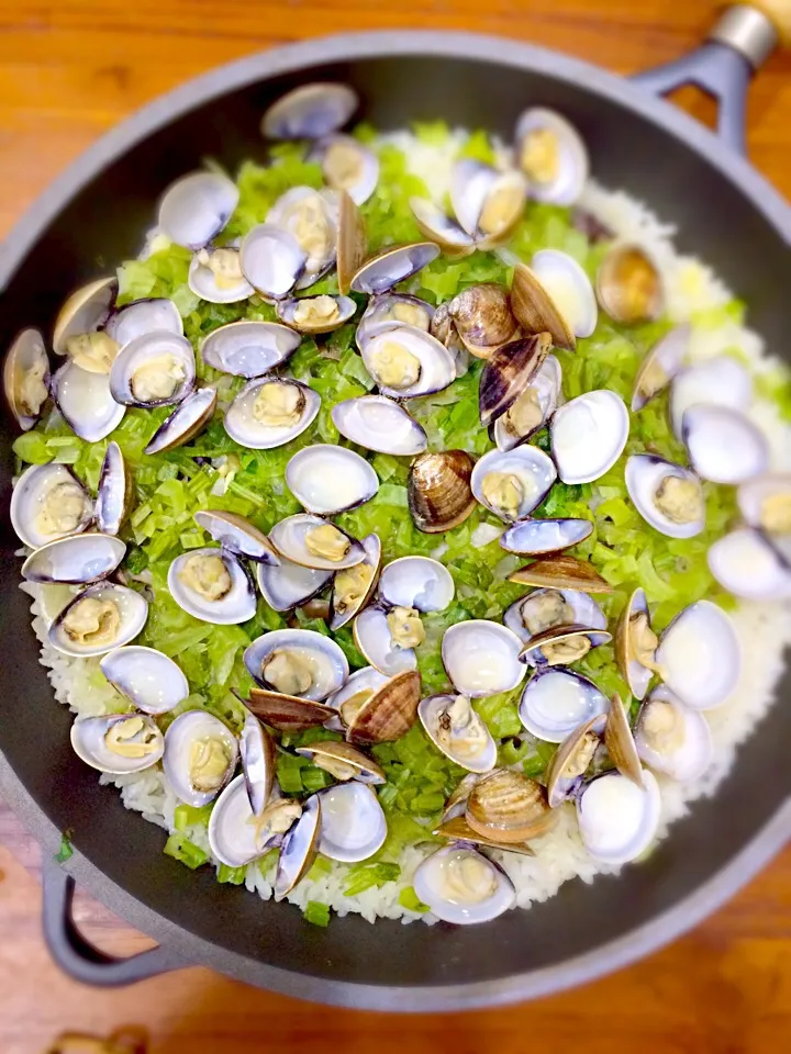 Snapdishの料理写真:奶油野菇蛤蜊鐵鍋炊飯|lingさん