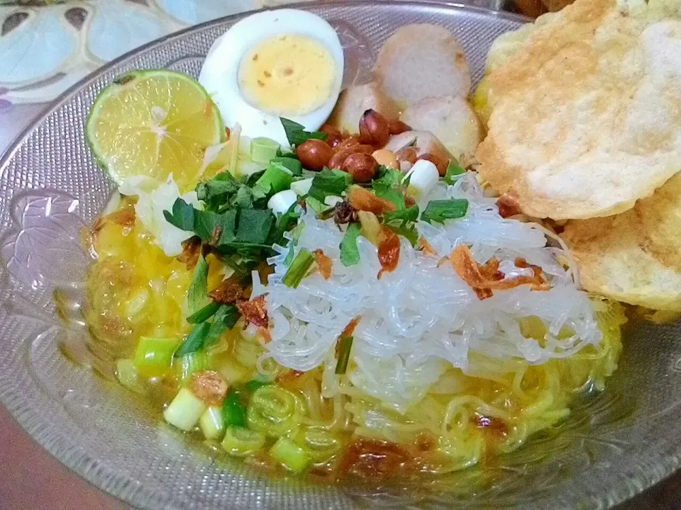 We Call it "SOTO" Indonesian Food, Made By My Father #Soup Noodles #chips #Eggs #peanut #yellow #Noodles|Micko Saychoさん