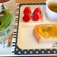 Snapdishの料理写真:手作りジャムを乗せて・・・|ドラぇゎん♪さん