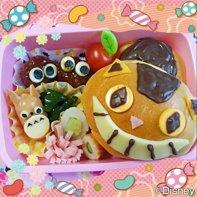 Snapdishの料理写真:ねこバス&トトロお弁当☆サンドイッチキャラ弁|pinakoさん