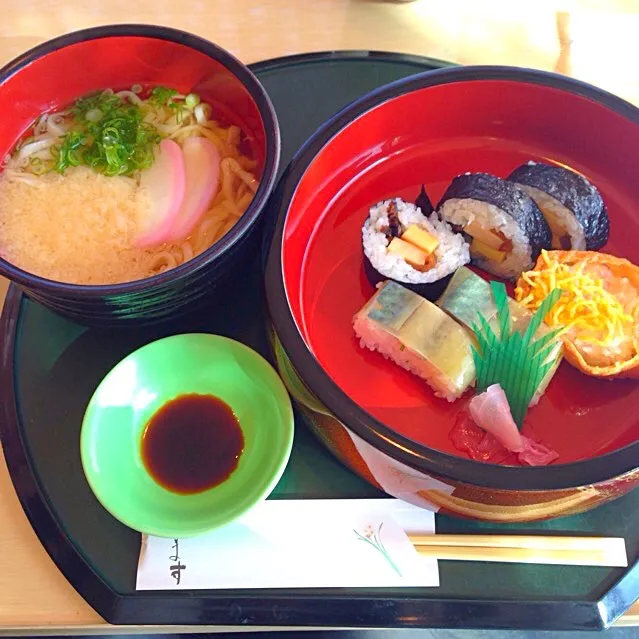 とみます 鳴るちゅるうどん/お寿司ランチ|まからいとさん