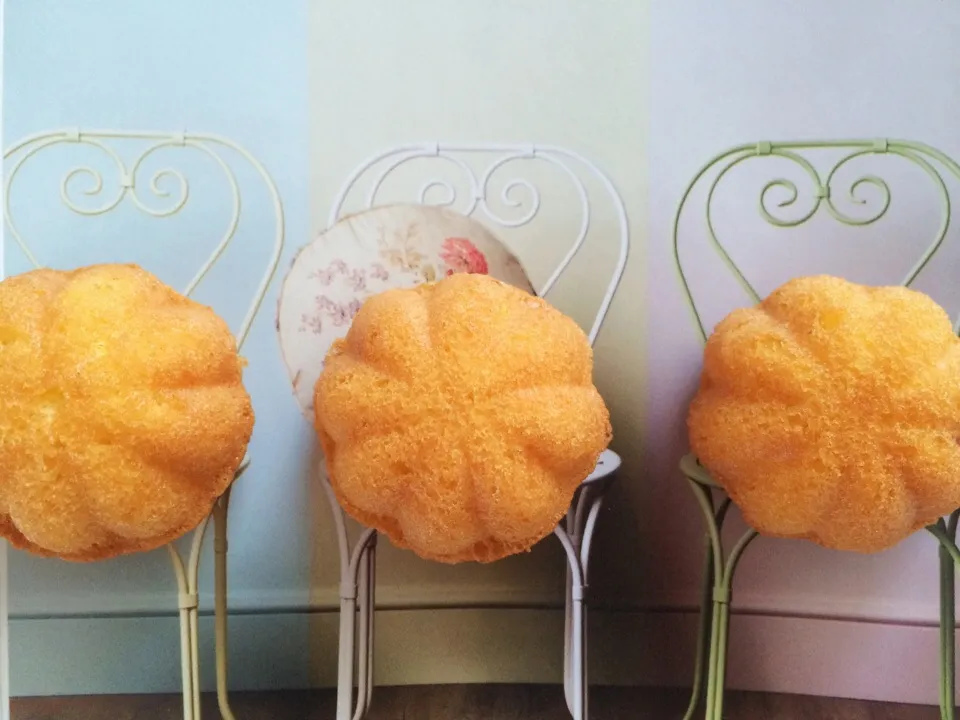 Kueh baulu (mini sponge cake eaten during the lunar new year)|12Dragonさん