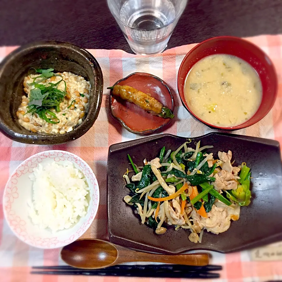 ほうれん草と豚の野菜炒め、肉巻きオクラ、薬味と納豆の白和え|2boy mamさん