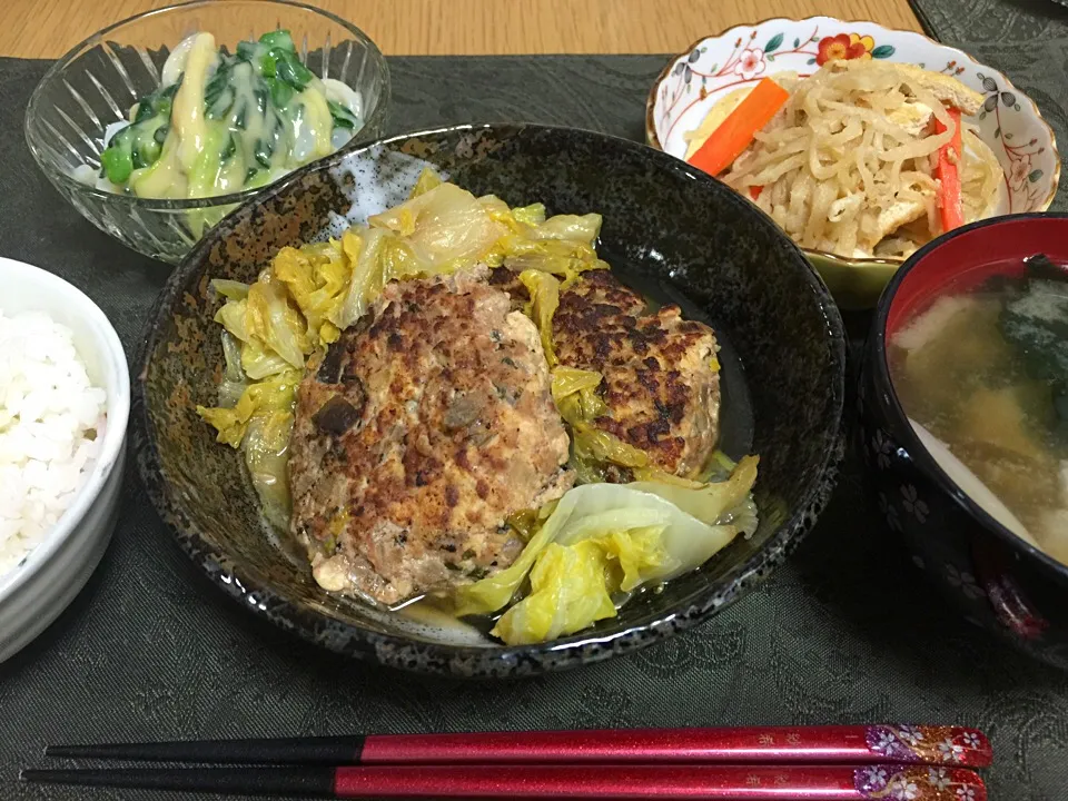 和風煮込みハンバーグ、イカと葱のぬた和え、切り干し大根煮、お味噌汁。|Angie44さん