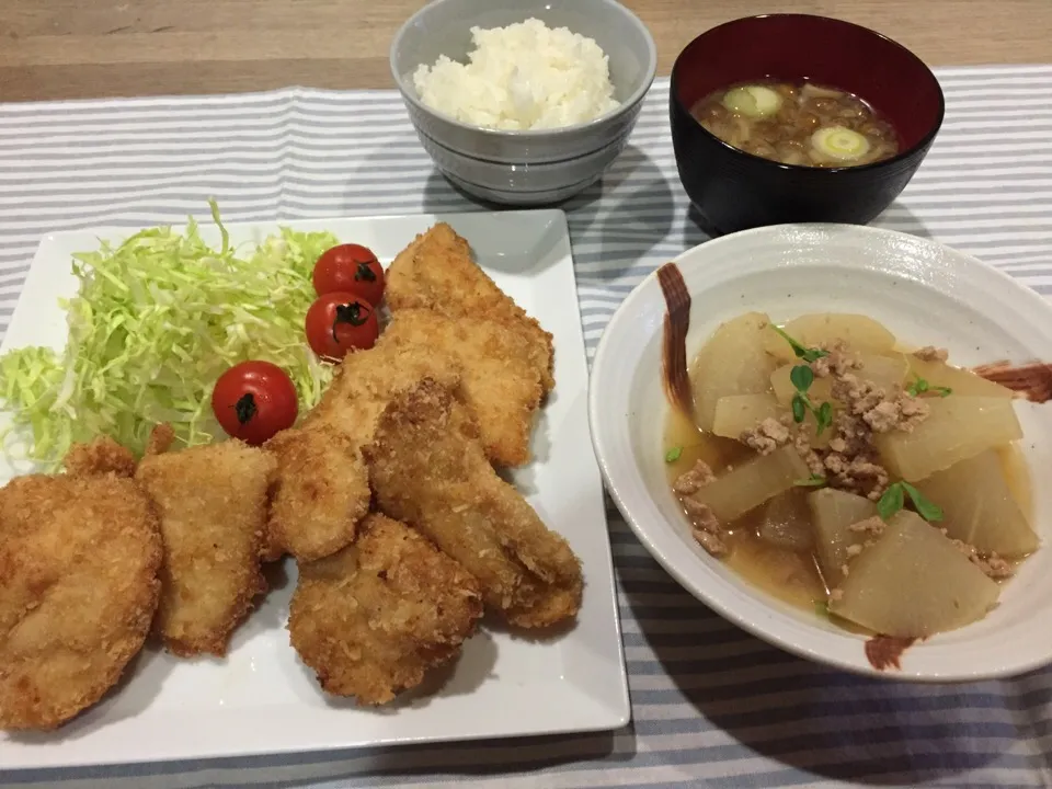 ザンギ味チキンフライ・大根と豚ひき肉の煮物・なめことネギの味噌汁|まーままさん