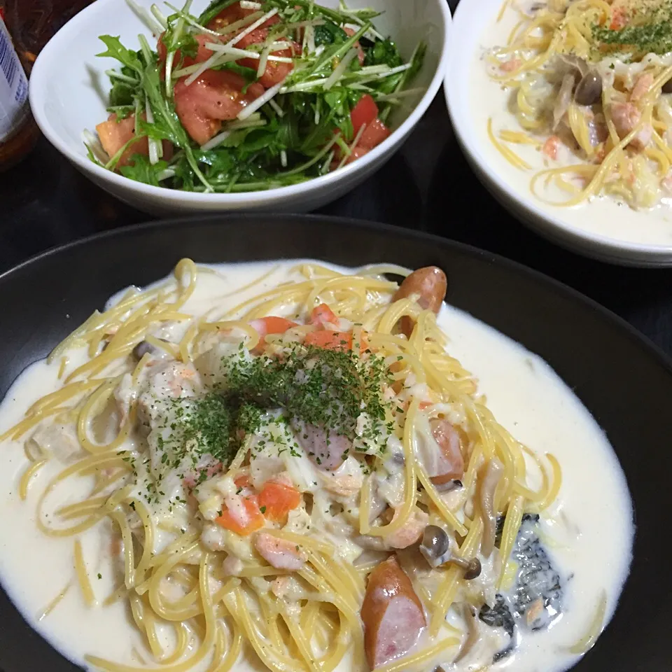 今日の晩ご飯は、とろーりクリームのスープスパ、菜の花と水菜のトマトマリネサラダ。|ゆえさん