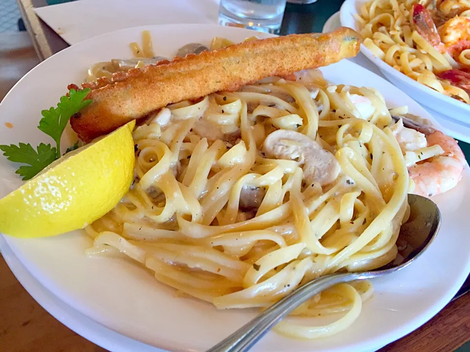 Shrimp Fettuccine Alfredo|Nillersさん