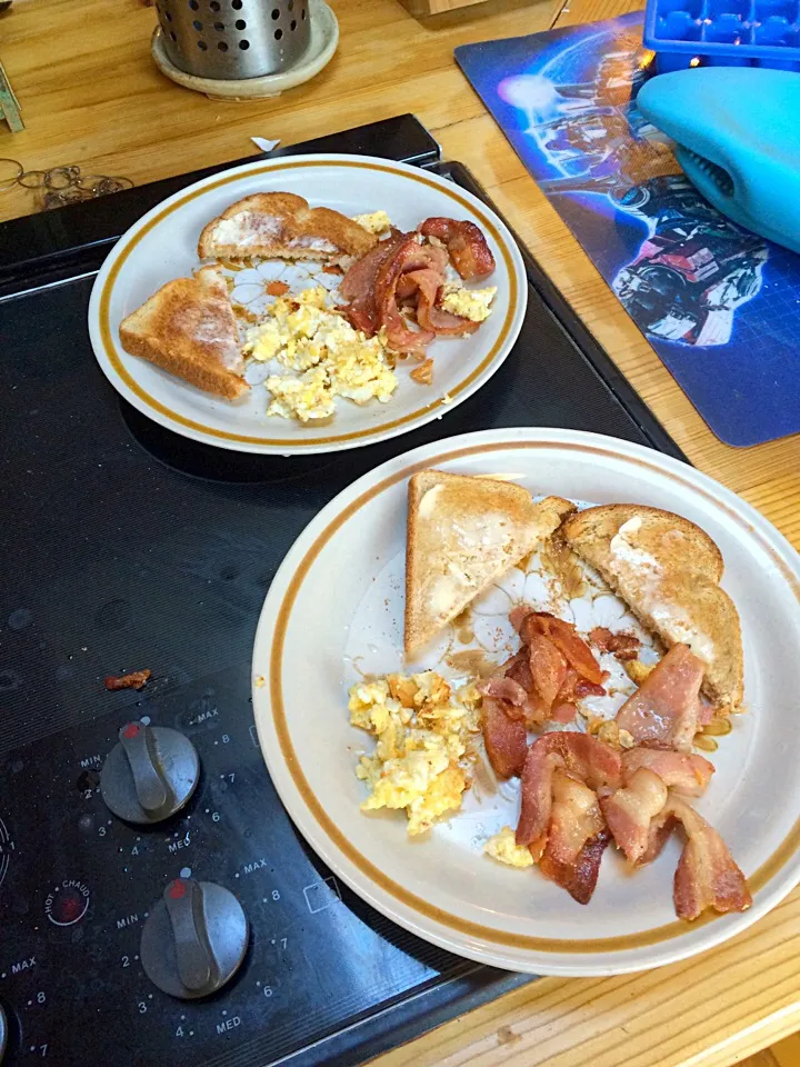 Snapdishの料理写真:Eggs and bacon breaky 👌🍒|Jessica Cさん