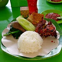 Snapdishの料理写真:nasi tempong|JJさん