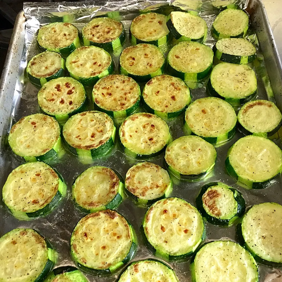 Oven roasted zucchini ／ズッキーニのオーブン焼き|NozomiSさん