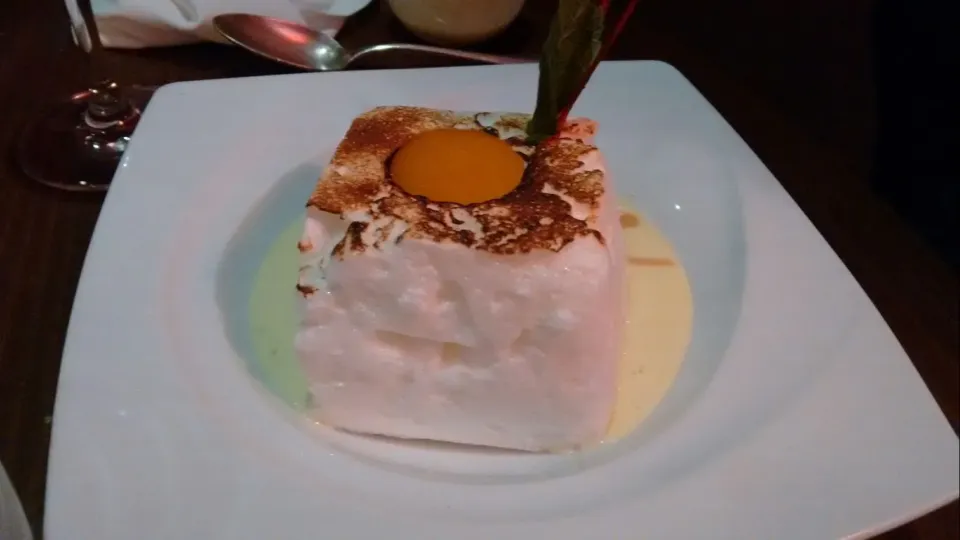 Snapdishの料理写真:Île flottante en mode exotique- restaurant La gourmandine à Toulouse|jm gobetさん