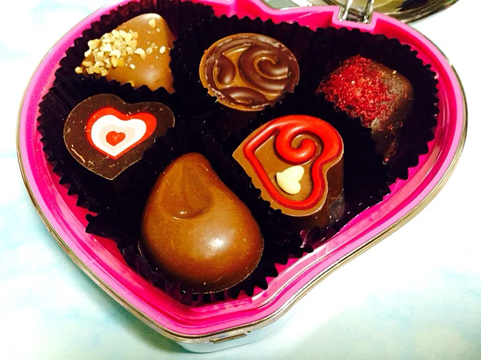 Snapdishの料理写真:I didn't opened this on Valentine's Day and on my birthday. Because my daughter gave me too much sweet things on those occasions.
#godiva #godivajapan #chocolat|Deana/Akinaさん