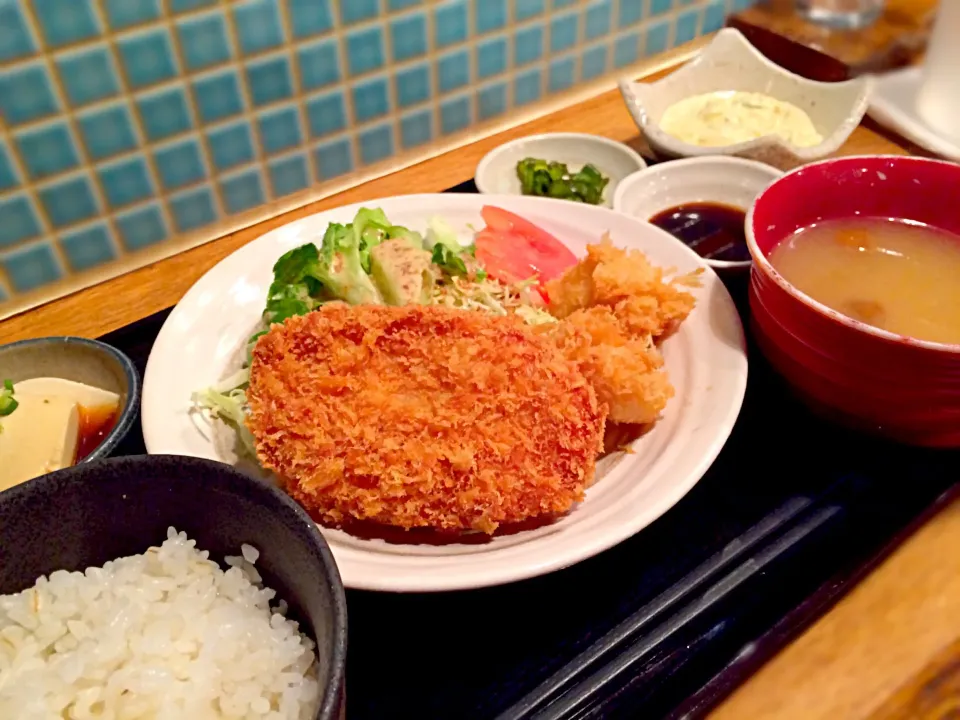 Snapdishの料理写真:エビカツ🍤とホタテのふりゃー、タルタル特盛りで|おかっぴーさん