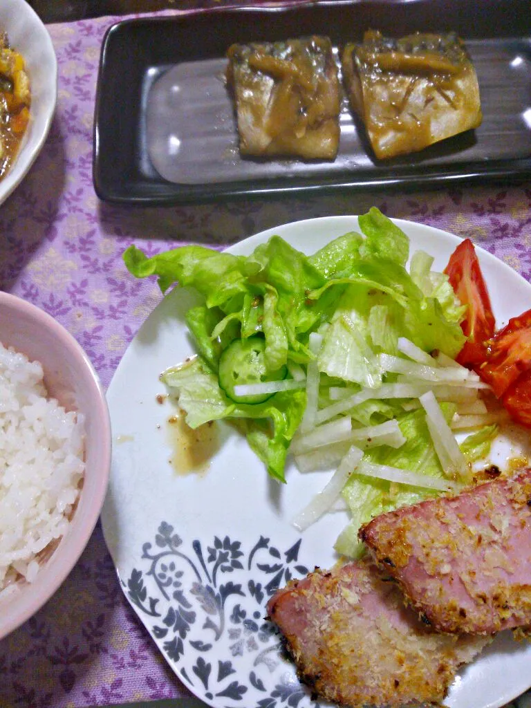 サラダ、ハムカツ、鯖の味噌煮|さくらさん