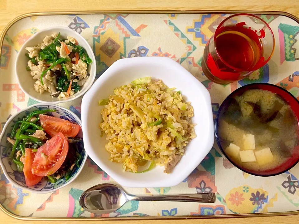 豚の生姜焼きチャーハン 白和え ほうれん草とトマトとツナのサラダ 木綿豆腐の味噌汁|まいまいまーやさん