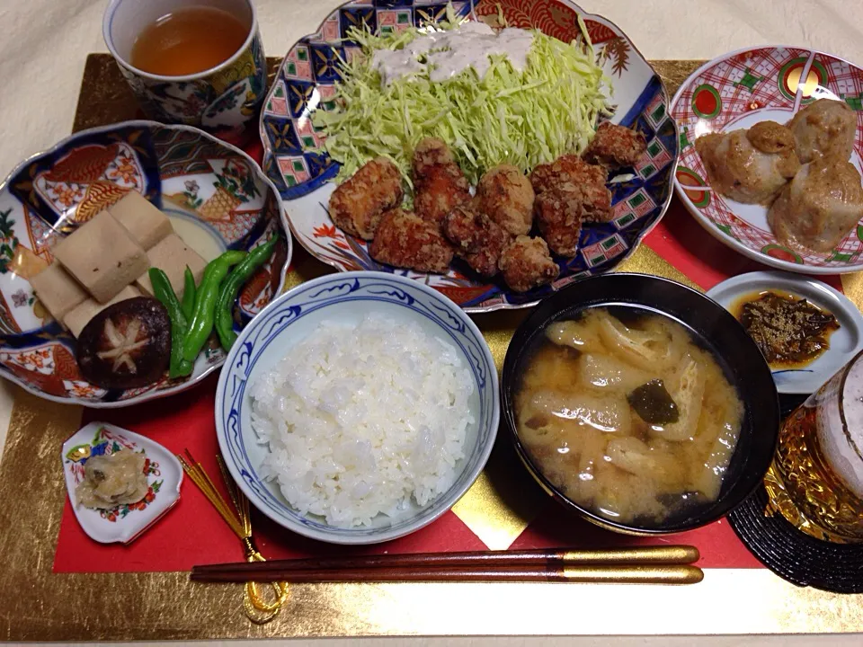 20150219夕食。山海わさび漬け。高野豆腐と椎茸の煮物にさやいんげん添えて。ほうじ茶。唐揚げにキャベツの千切り添えて。里芋の金ゴマ入り白味噌タレ和え。子持ちメカブ。油揚げとワカメの味噌汁。ごはん。|Keiko Moritaさん