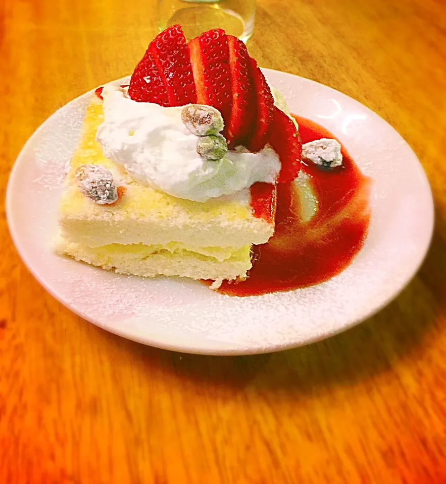 Strawberry Shortcake Cheesecake|Jacoby Greeneさん