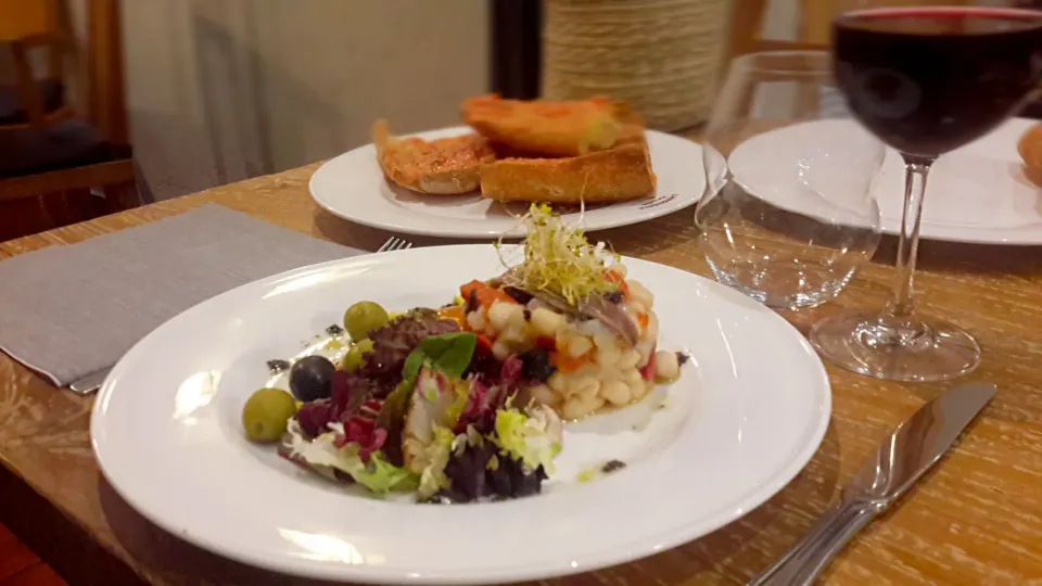 "Xativa" Salad , Pan con Tomate, Red wine ...|Simon Mathewsさん