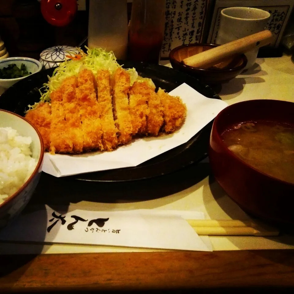 Snapdishの料理写真:とんかつ とん太のロースカツ定食、1020円。|東京ライオンズさん