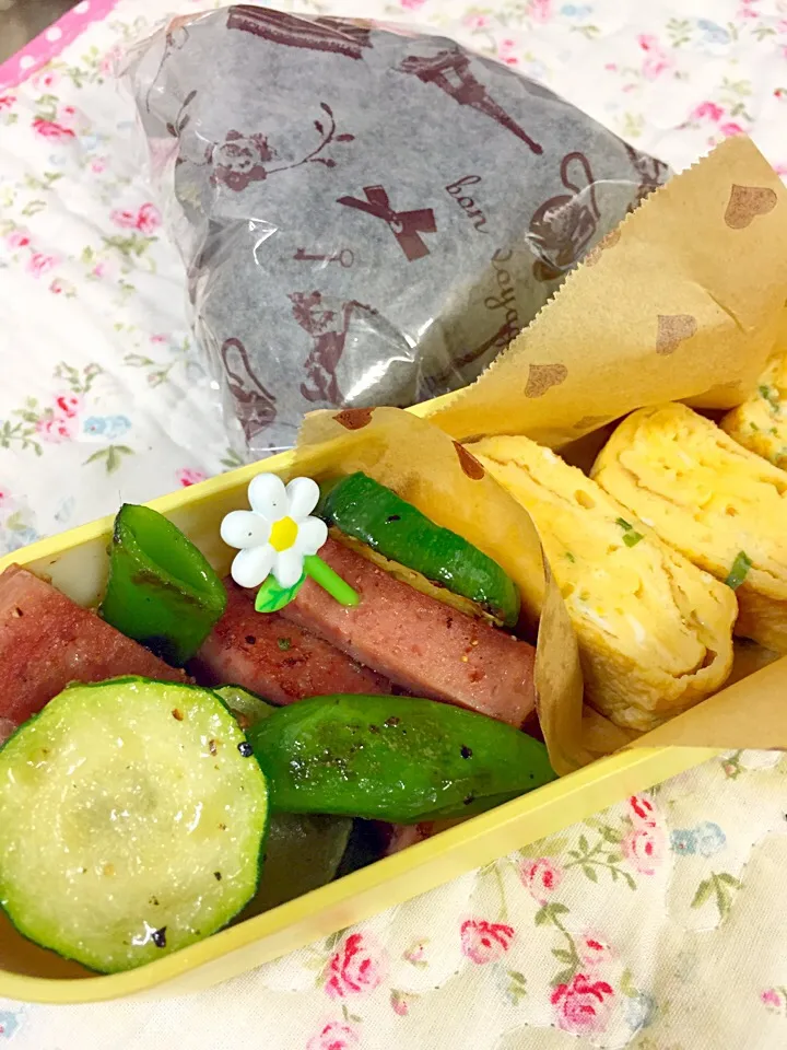 鶏ごぼうご飯のおにぎり弁当|くるみるくさん