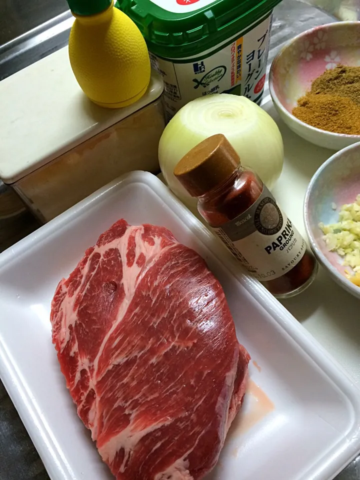 Snapdishの料理写真:Tonight's dinner... Tandoori pork.. Homemade!!|Nigel Nakadaさん