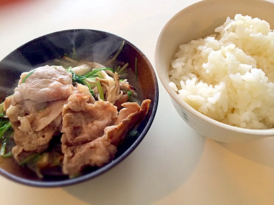 豚肉と水菜としめじのゴマ塩蒸し|Shiho Ishibashiさん