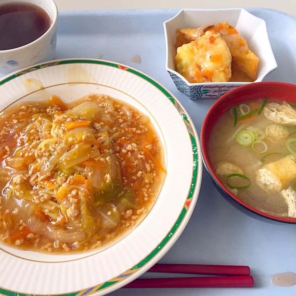 生姜あんかけ焼きそば、白身魚と豆腐のふんわり天、さつま汁|maixx ใหม่さん