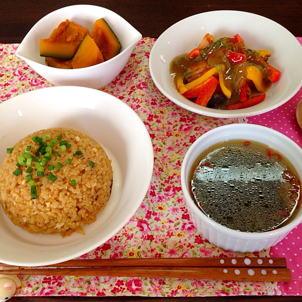 鮭のレモンねぎあんかけ、かぼちゃの煮つけ、炒飯、ピリ辛わかめスープ
